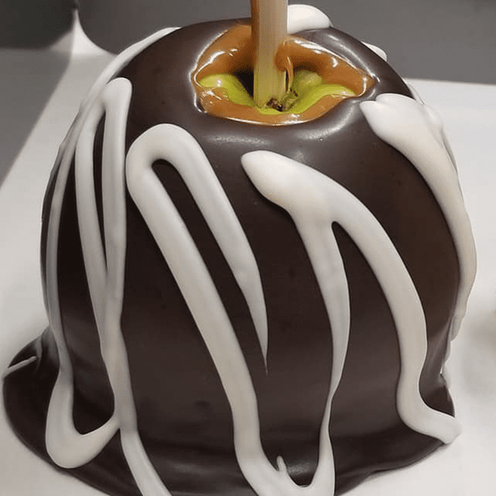 CandyApple Caramel Corn Candy Apple m&m and oreo